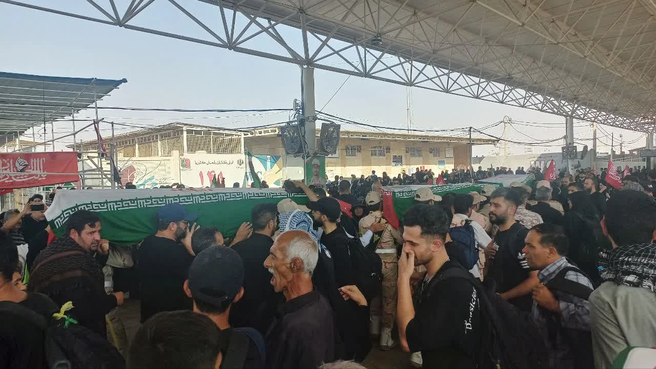 پیکر مطهر پنج شهید ایرانی حمله به مقر حشدالشعبی از مرز مهران وارد کشور شد