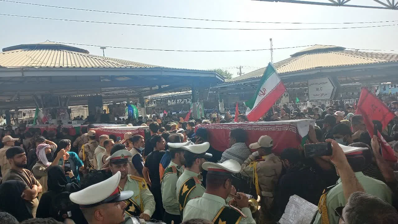 پیکر مطهر پنج شهید ایرانی حمله به مقر حشدالشعبی از مرز مهران وارد کشور شد