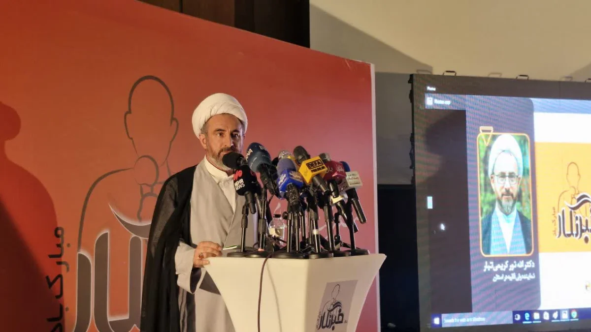 نماینده ولی‌فقیه در استان و امام جمعه ایلام: شنیدن صدای خبرنگاران، مهم‌تر از تقدیر مادی از اصحاب رسانه است/ رسانه‌ها واقعیت‌ها و ظرفیت‌های استان را به‌درستی روایت کنند
