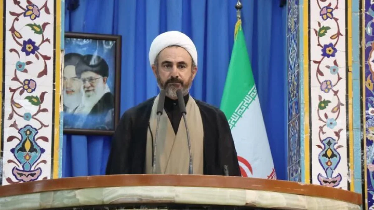 امام‌جمعه ایلام: صنعت دفاعی موتور پیشران پیشرفت کشور است